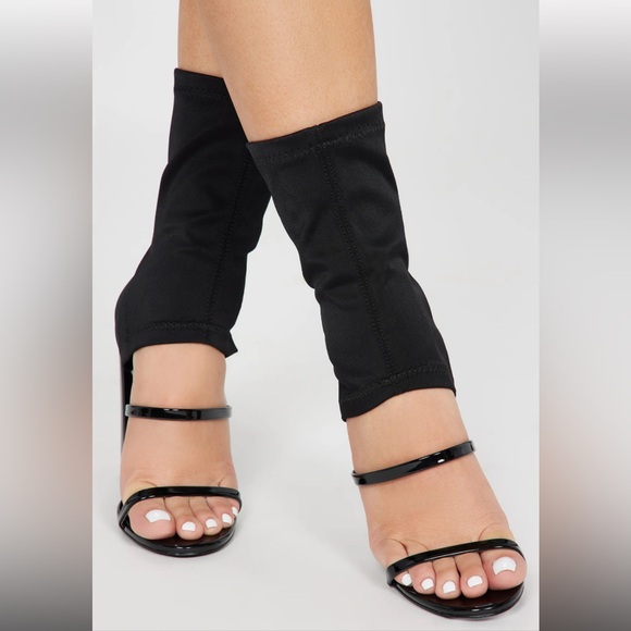 Trendy Black Heels - Picture 2 of 8